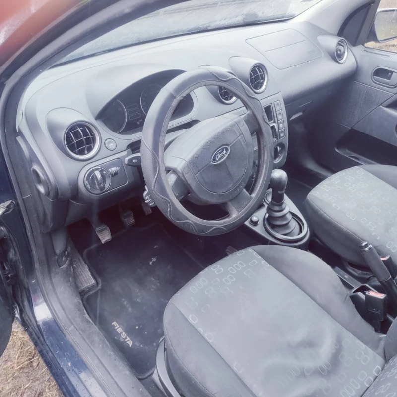 Ford Fiesta 1.6TDCI, снимка 12 - Автомобили и джипове - 49217571