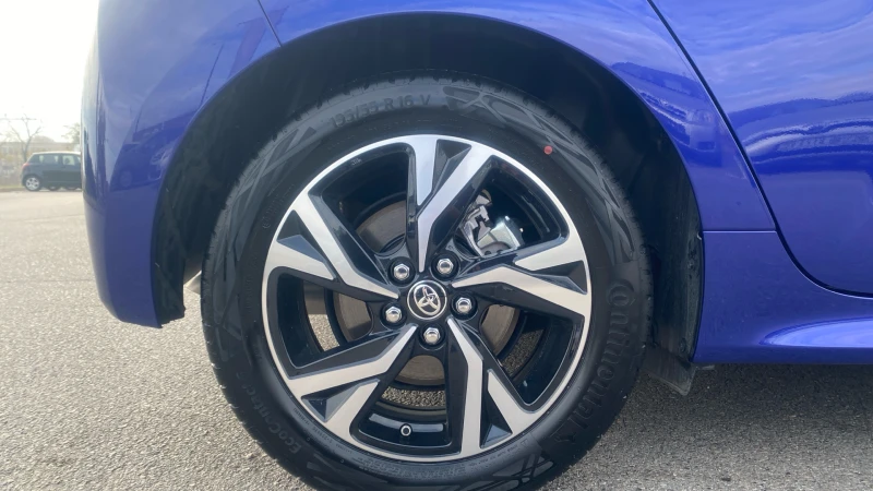 Toyota Yaris 1.5 HSD Chic Plus, снимка 17 - Автомобили и джипове - 52295618