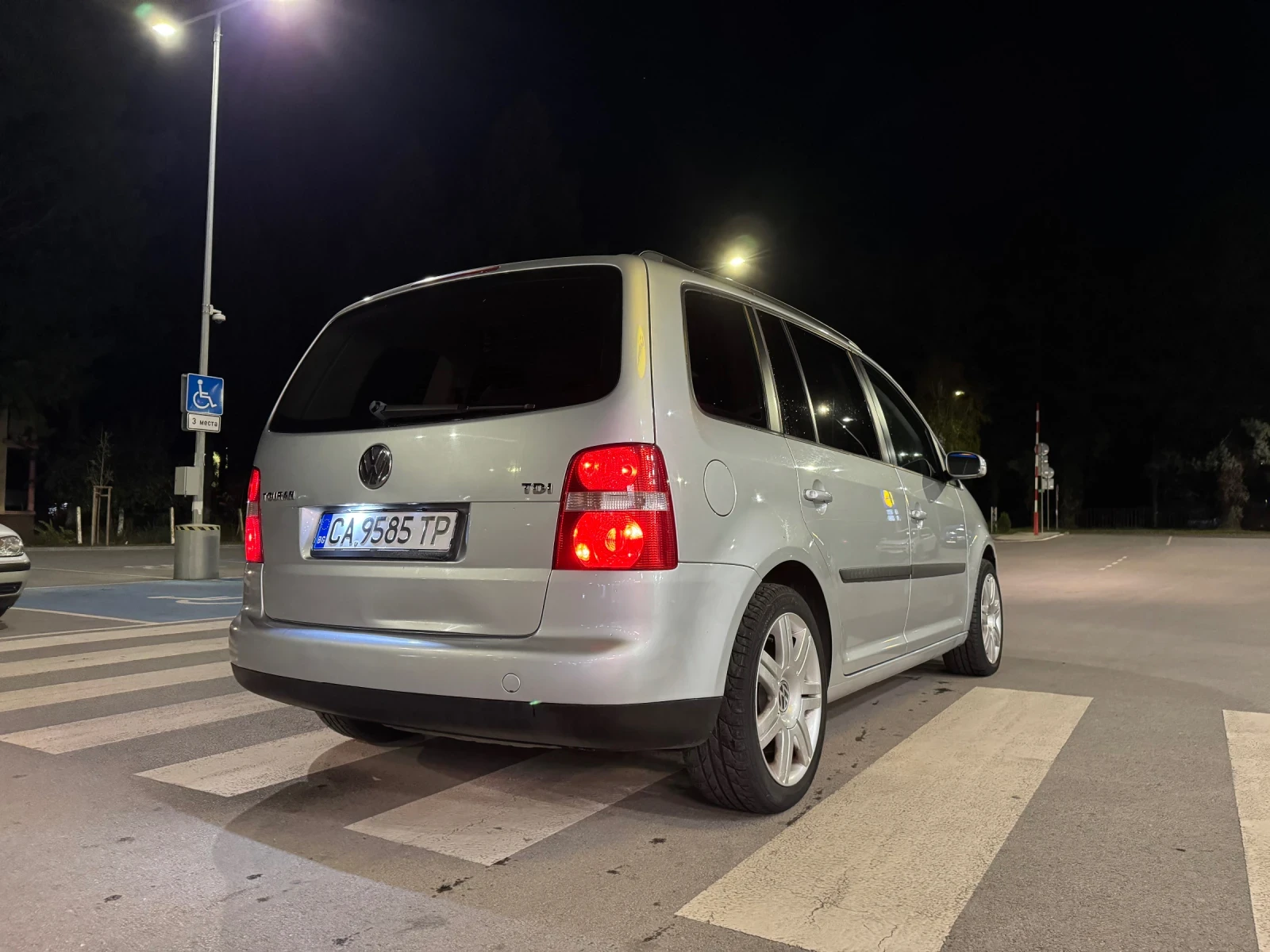 VW Touran 1, 9 ТДИ 105 коня - изображение 4