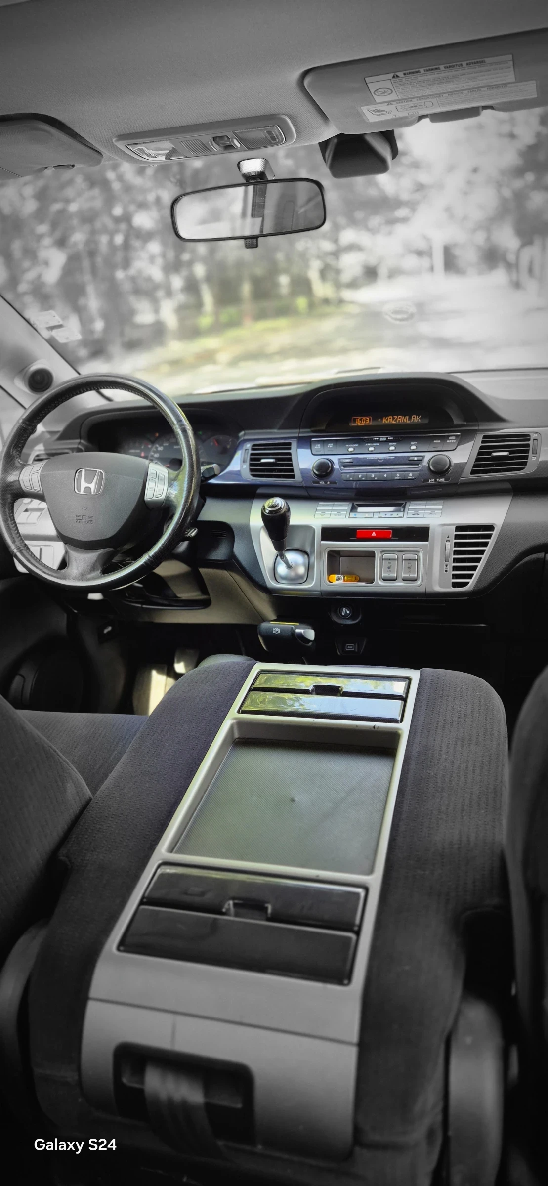 Honda Fr-v, снимка 9 - Автомобили и джипове - 53440548