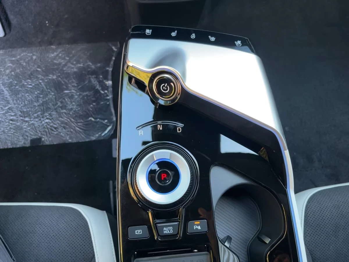 Kia EV6 ELECTRIC/GT/77KWH/325HP/ACC/LED/360/NAVI/175h, снимка 14 - Автомобили и джипове - 53977665