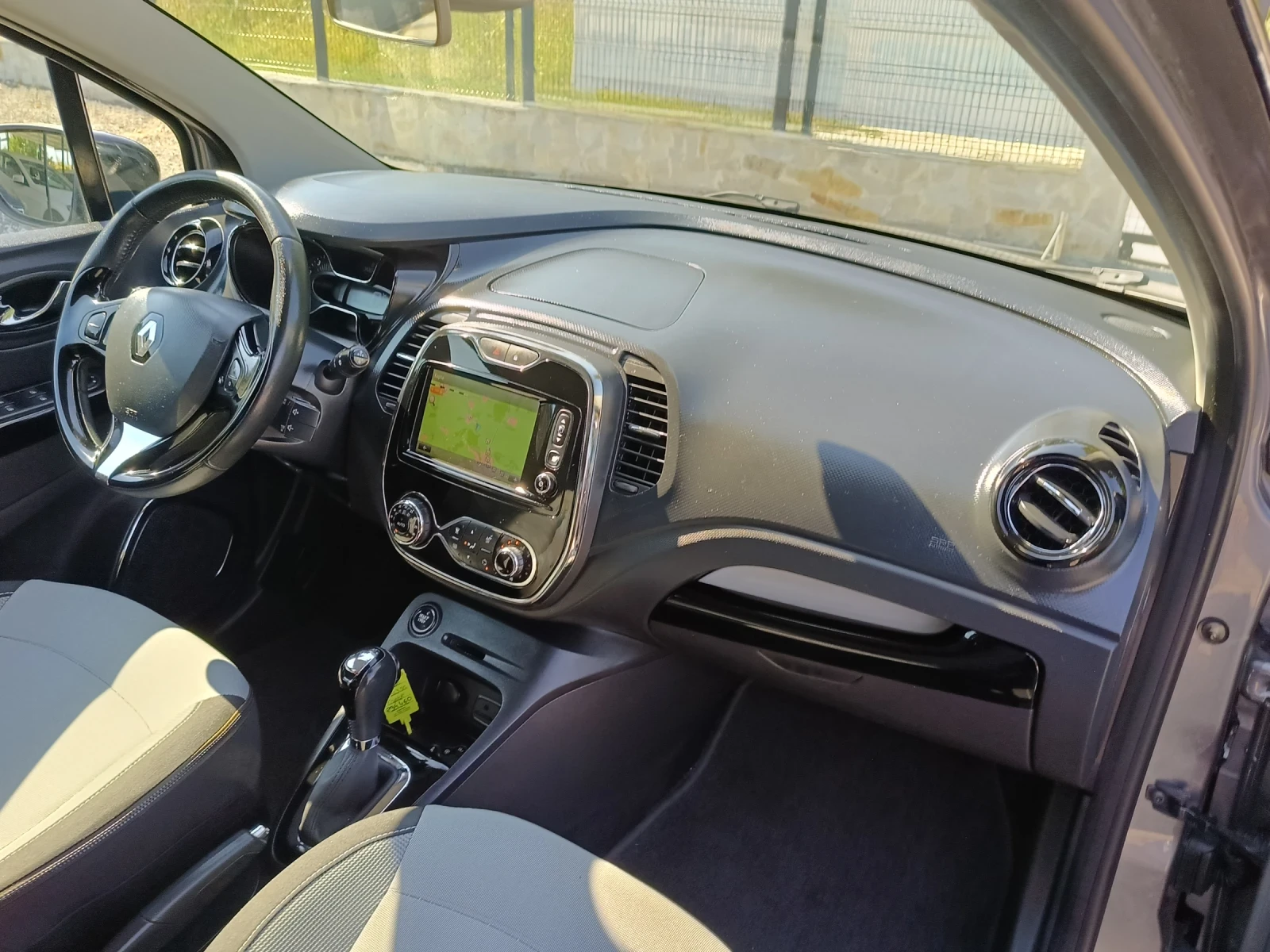 Renault Captur 1.5dci Автоматик , снимка 11 - Автомобили и джипове - 55711020