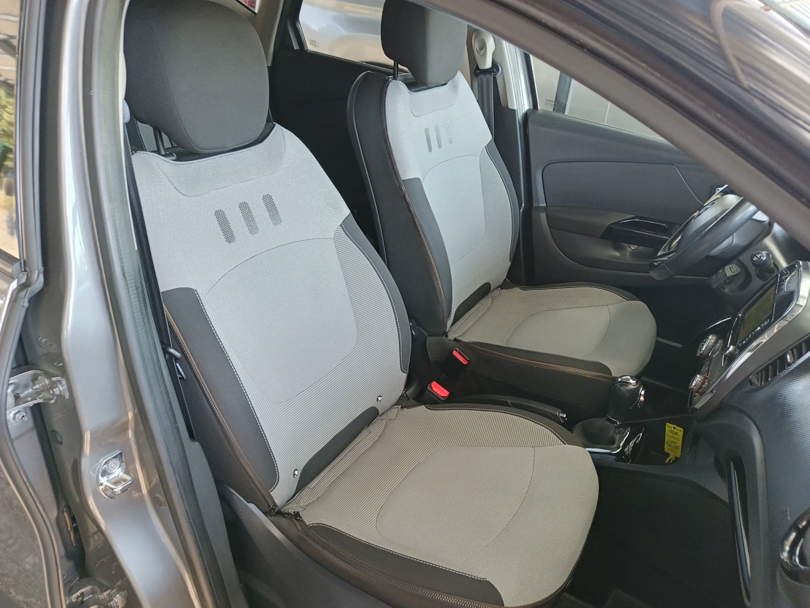 Renault Captur 1.5dci Автоматик , снимка 9 - Автомобили и джипове - 55711020