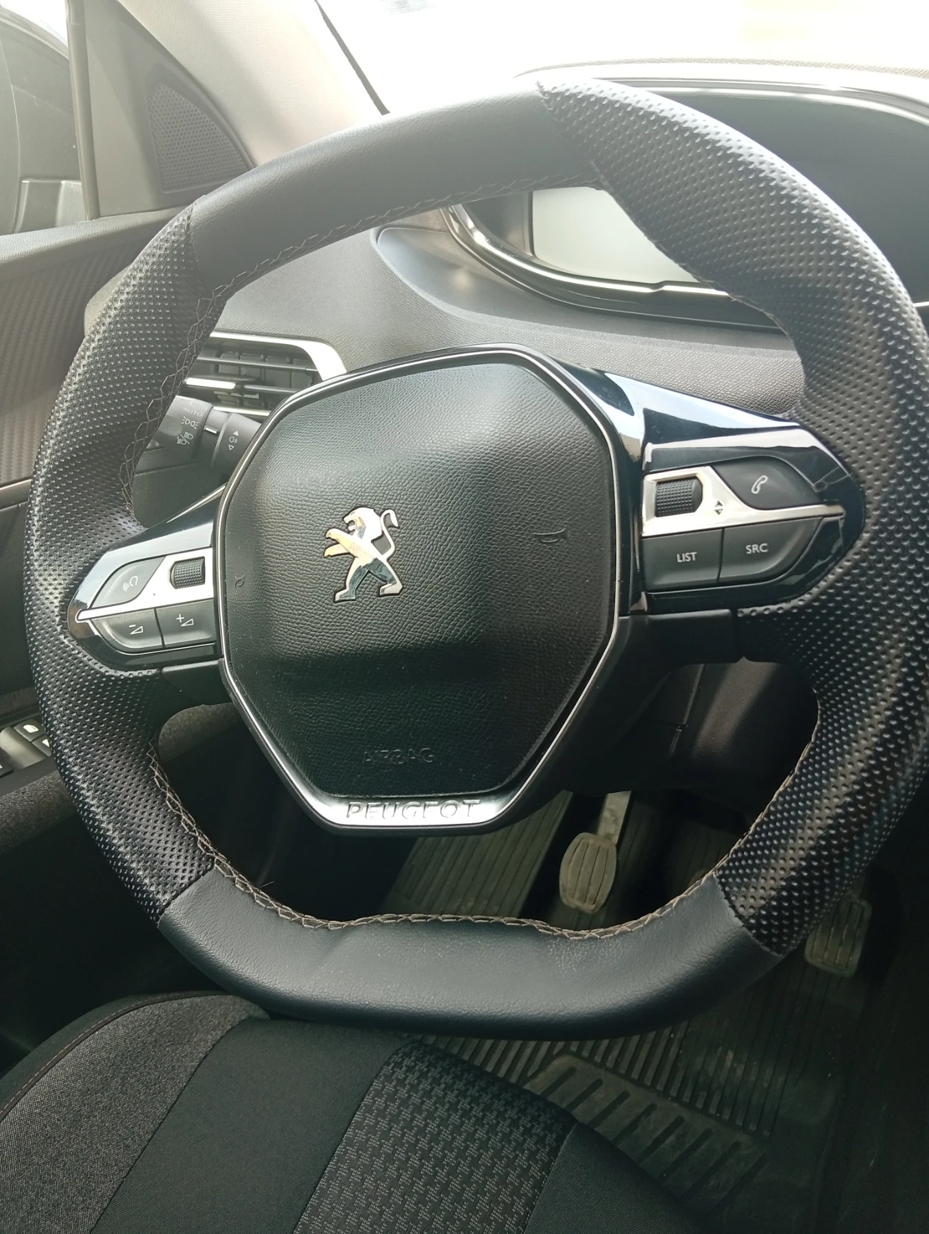 Peugeot 3008 1.5 HDI, снимка 13 - Автомобили и джипове - 56155649