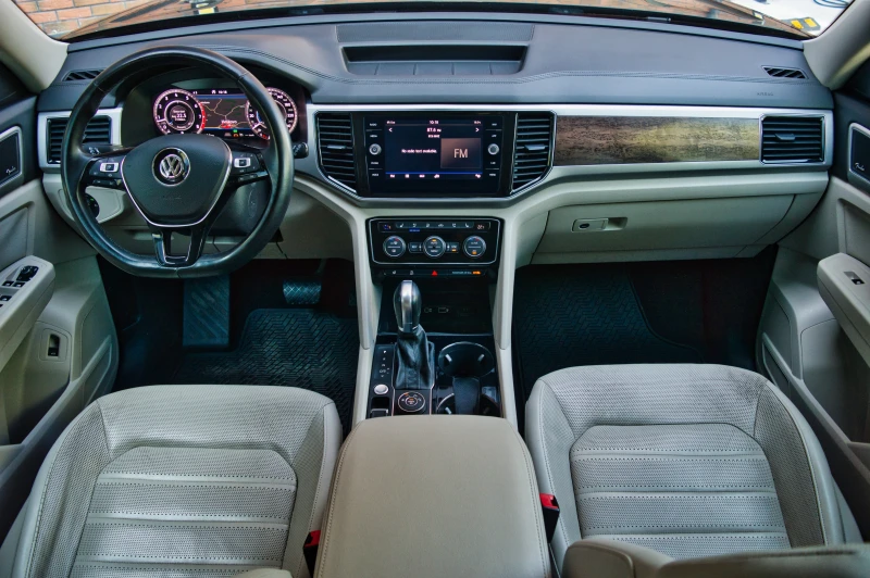 VW Atlas 3.6 V6 4Motion, снимка 7 - Автомобили и джипове - 52480289