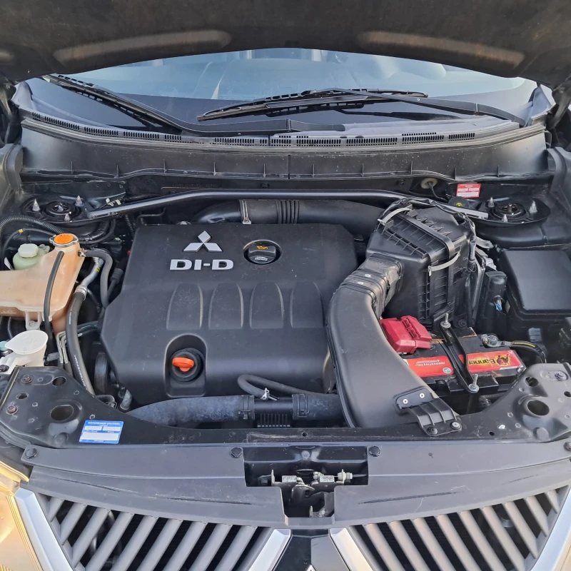 Mitsubishi Outlander 2.0DID, 4WD, 7m, снимка 15 - Автомобили и джипове - 52818725