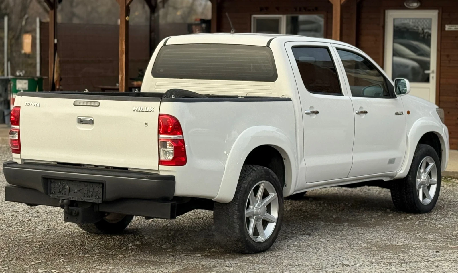 Toyota Hilux 2.5D-4D 145к.с * Климатик* * 4х4*  - изображение 6