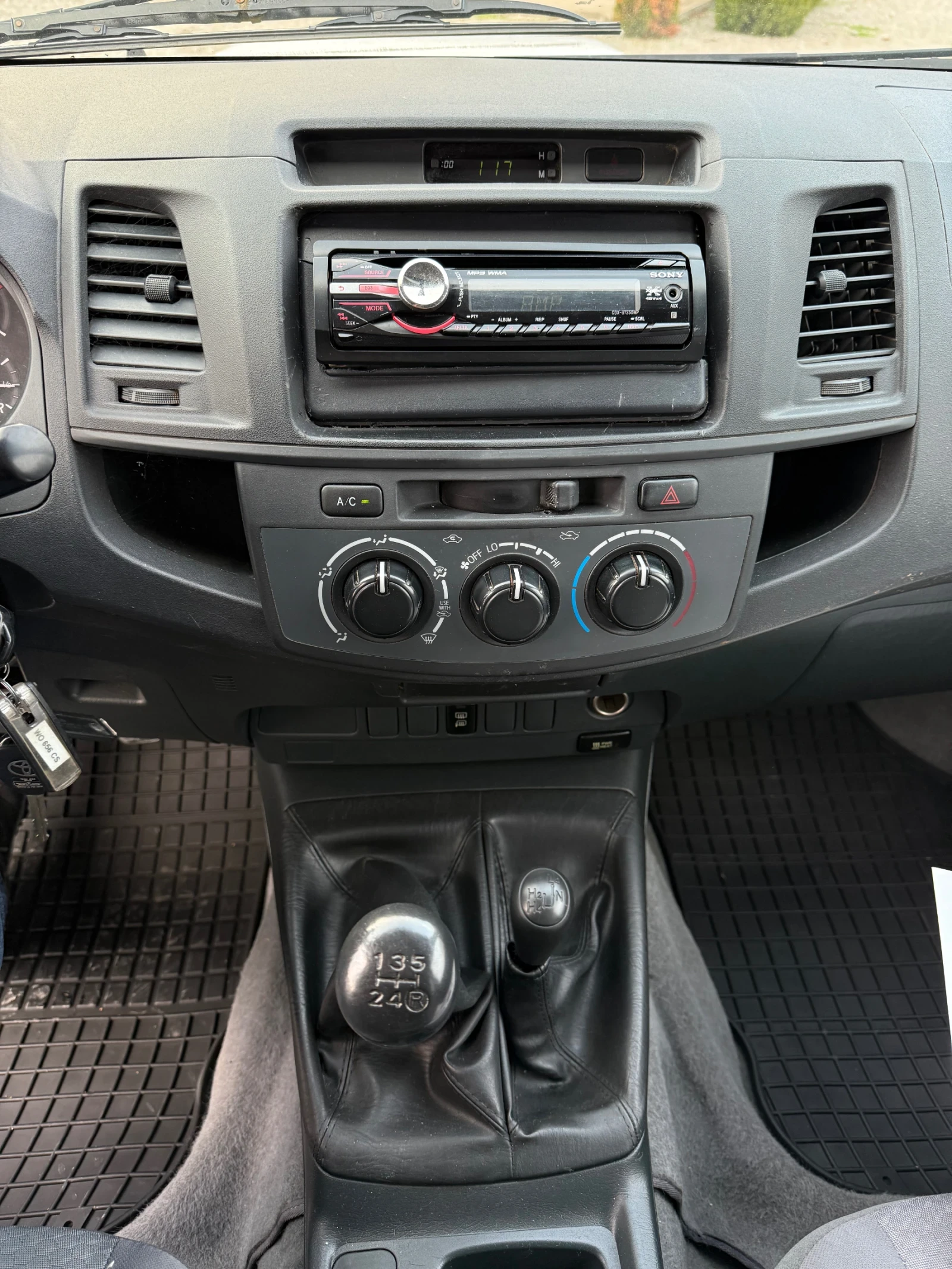 Toyota Hilux 2.5D-4D 145. * * * 44*  | Mobile.bg   16