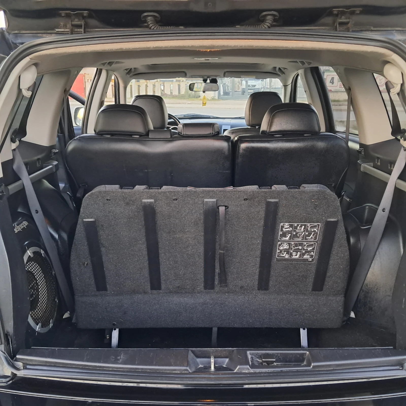 Mitsubishi Outlander 2.0DID, 4WD, 7m - изображение 9