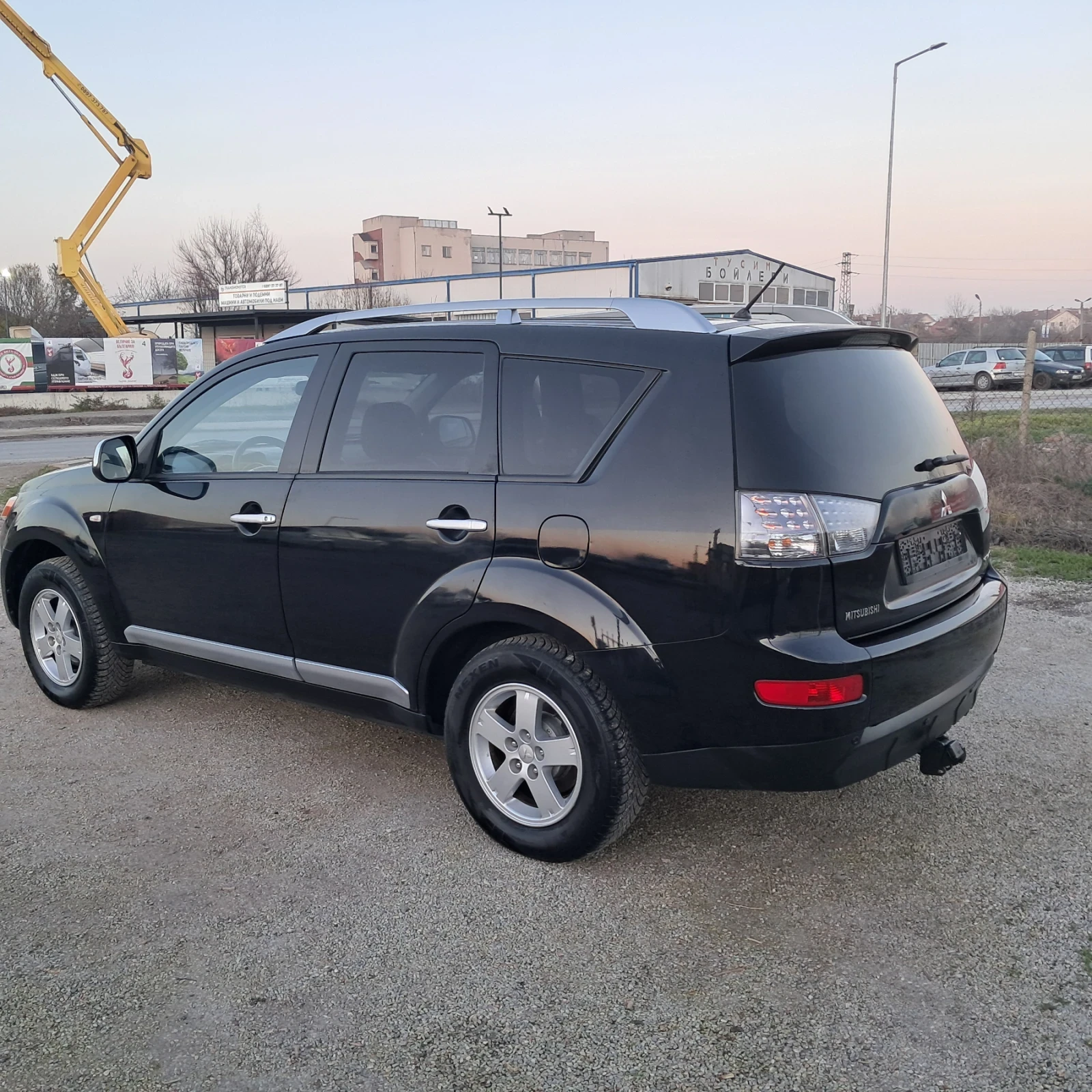 Mitsubishi Outlander 2.0DID, 4WD, 7m - изображение 2