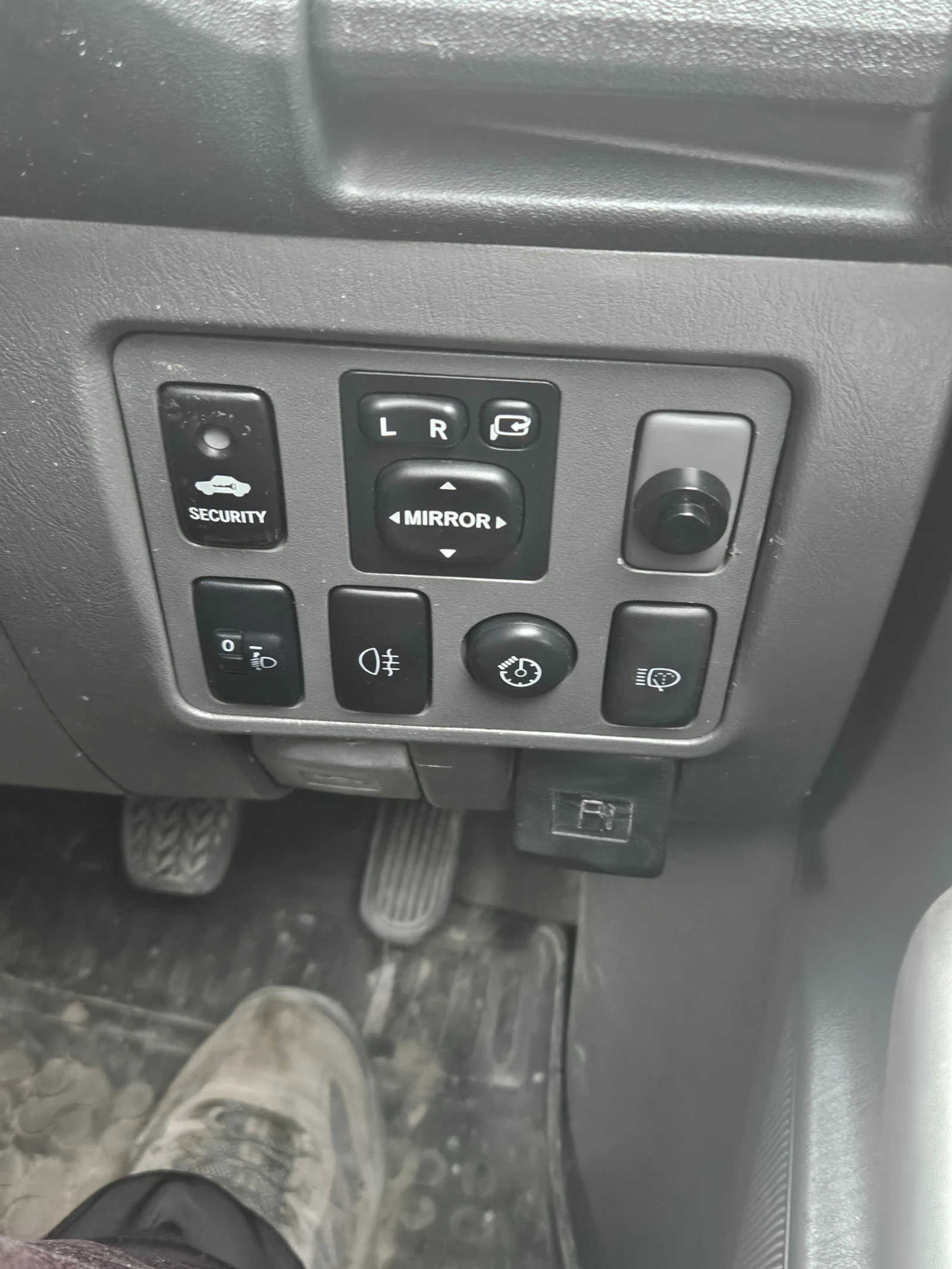 Toyota Hilux  - изображение 7