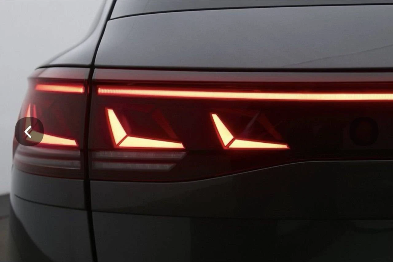 VW Touareg 3.0 TDI  R-Line, снимка 11 - Автомобили и джипове - 53283767