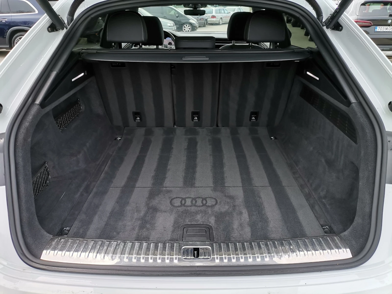 Audi Q8 55TFSI/S-line/BlackOptic/360/100хил.км , снимка 17 - Автомобили и джипове - 54285297