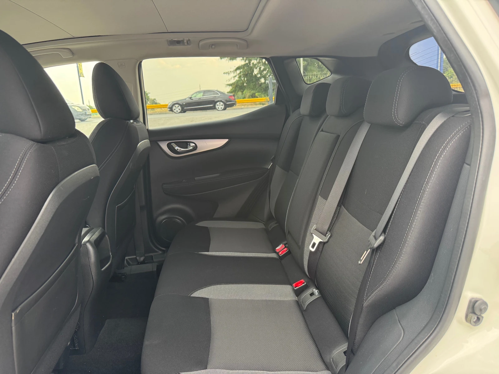 Nissan Qashqai 1.5 dci 110kc N-Coneccta Панорама, снимка 14 - Автомобили и джипове - 55707976