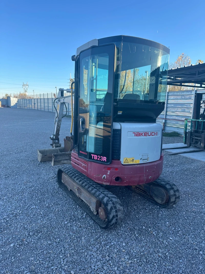 Багер Takeuchi TB23R, снимка 6 - Индустриална техника - 47885391