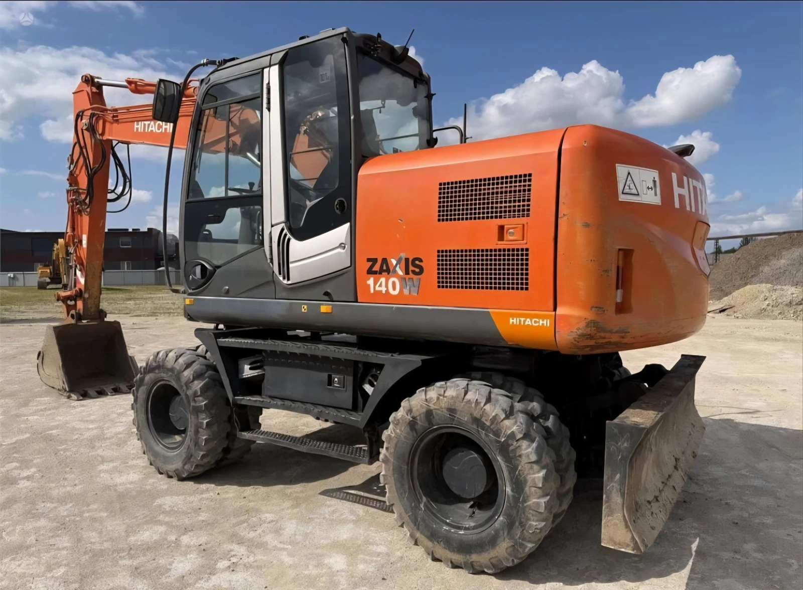 Багер Hitachi ZX140W-3, снимка 3 - Индустриална техника - 56661688