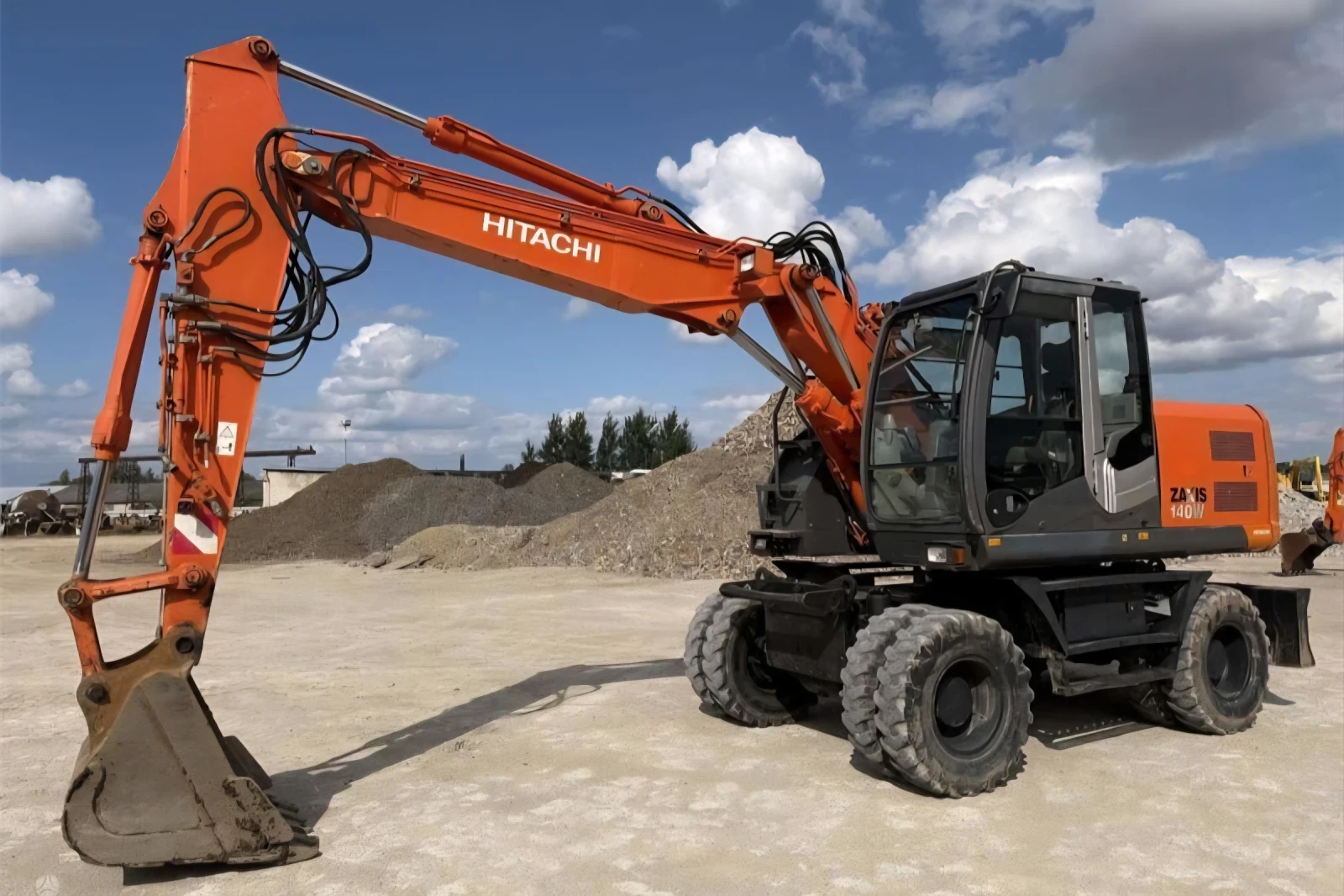 Багер Hitachi ZX140W-3, снимка 4 - Индустриална техника - 56661688