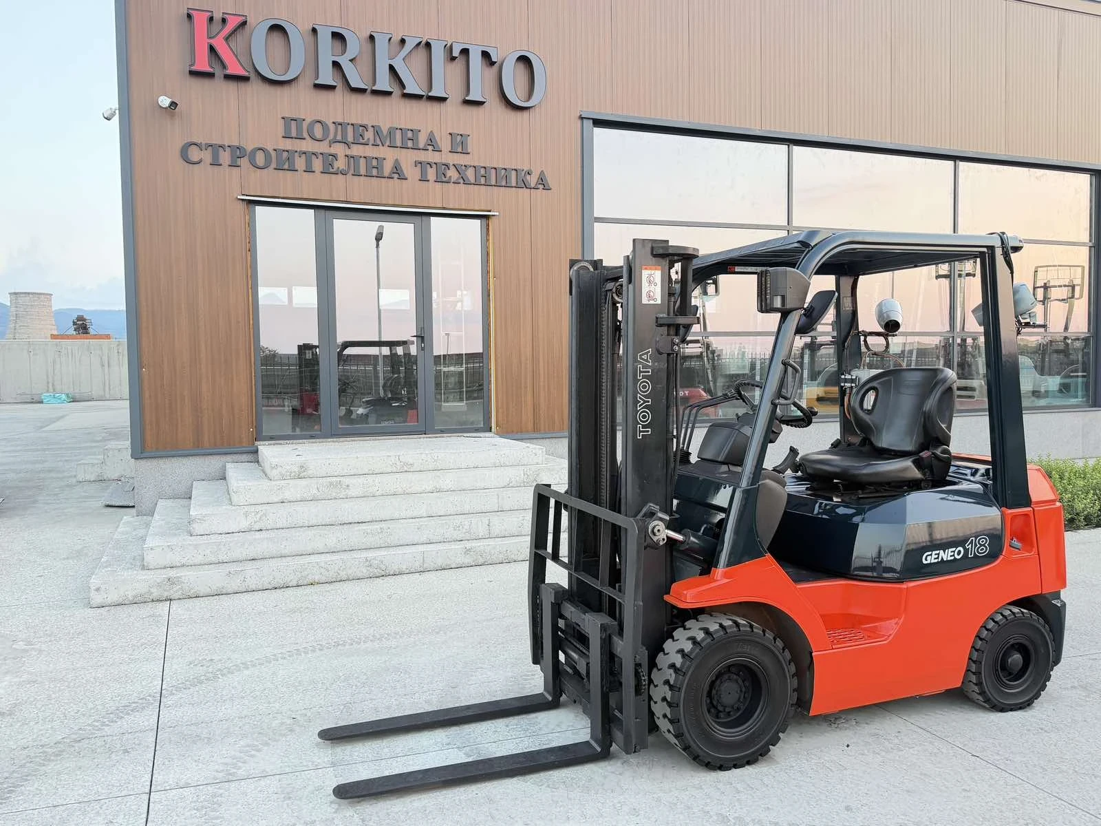 Мотокар Toyota 1.8тона* ИЗРАВНИТЕЛ* ПАРНО+ КЛИМАТИК* КАТО НОВ* 