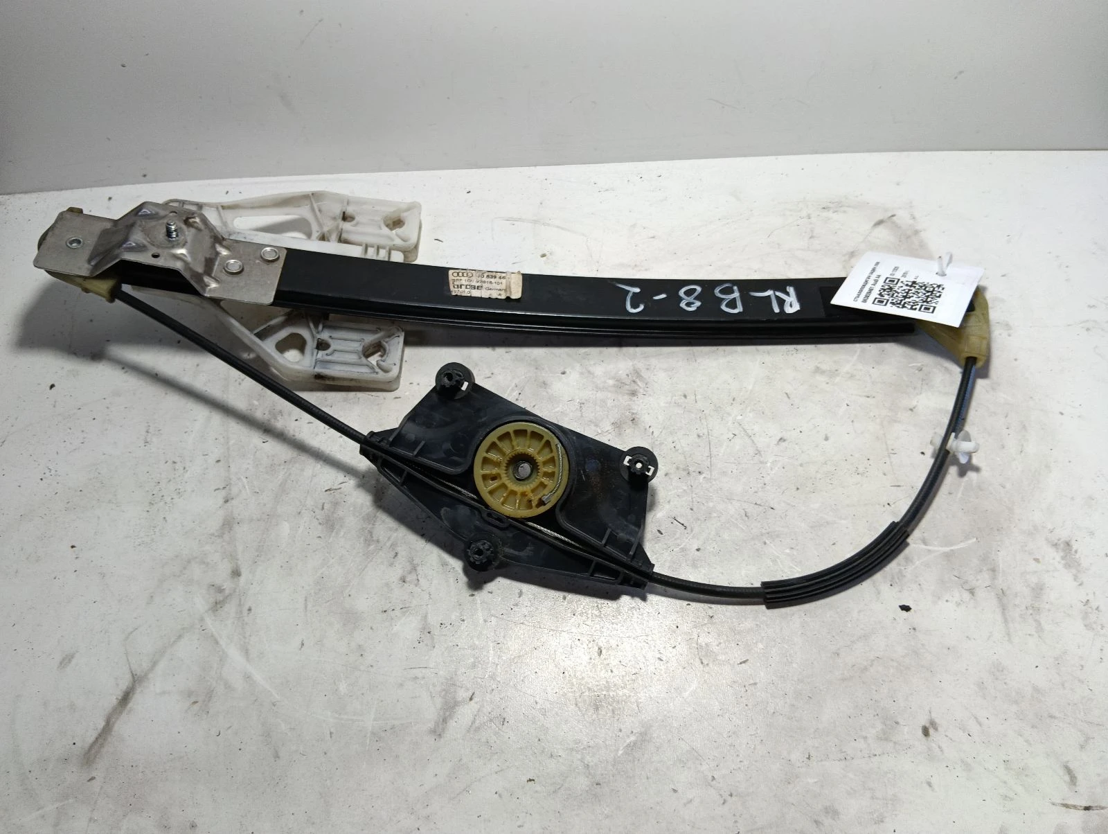 стъклоповдигач заден ляв 8K0839461 Audi A4