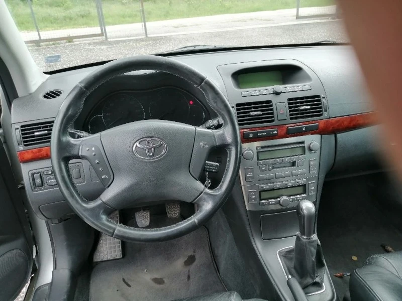 Toyota Avensis 2.0i КОЖА, снимка 10 - Автомобили и джипове - 40825149