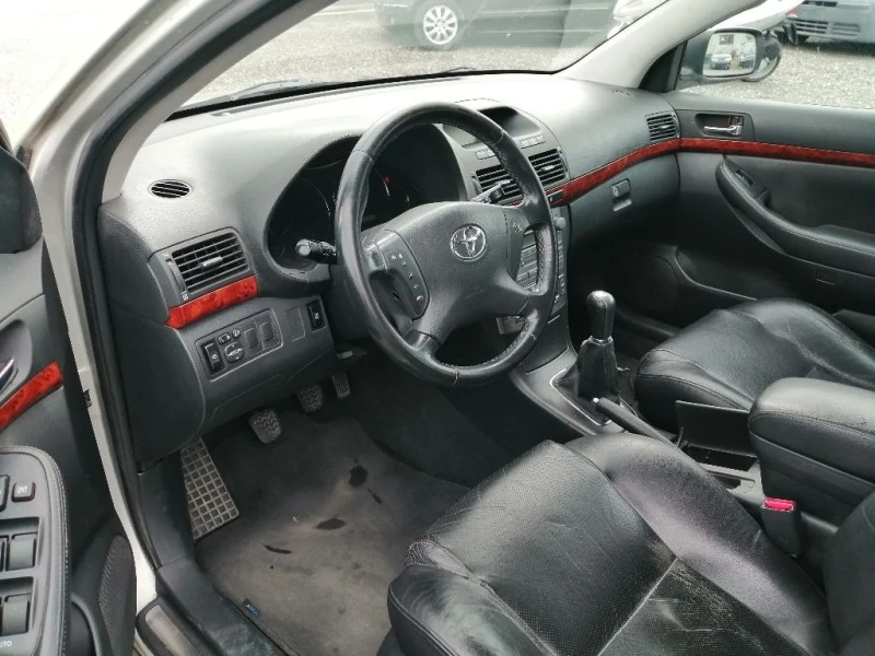 Toyota Avensis 2.0i КОЖА, снимка 9 - Автомобили и джипове - 40825149