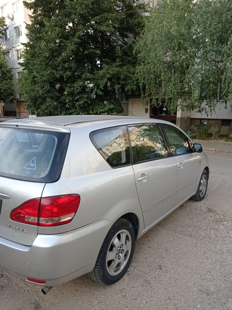 Toyota Avensis verso, снимка 4 - Автомобили и джипове - 48995397