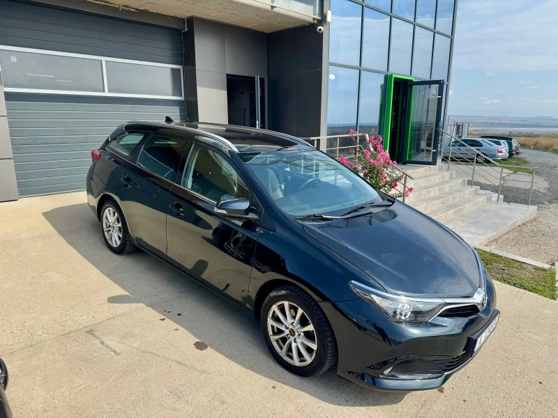 Toyota Auris 1.8 - Hybrid, снимка 5 - Автомобили и джипове - 52646063