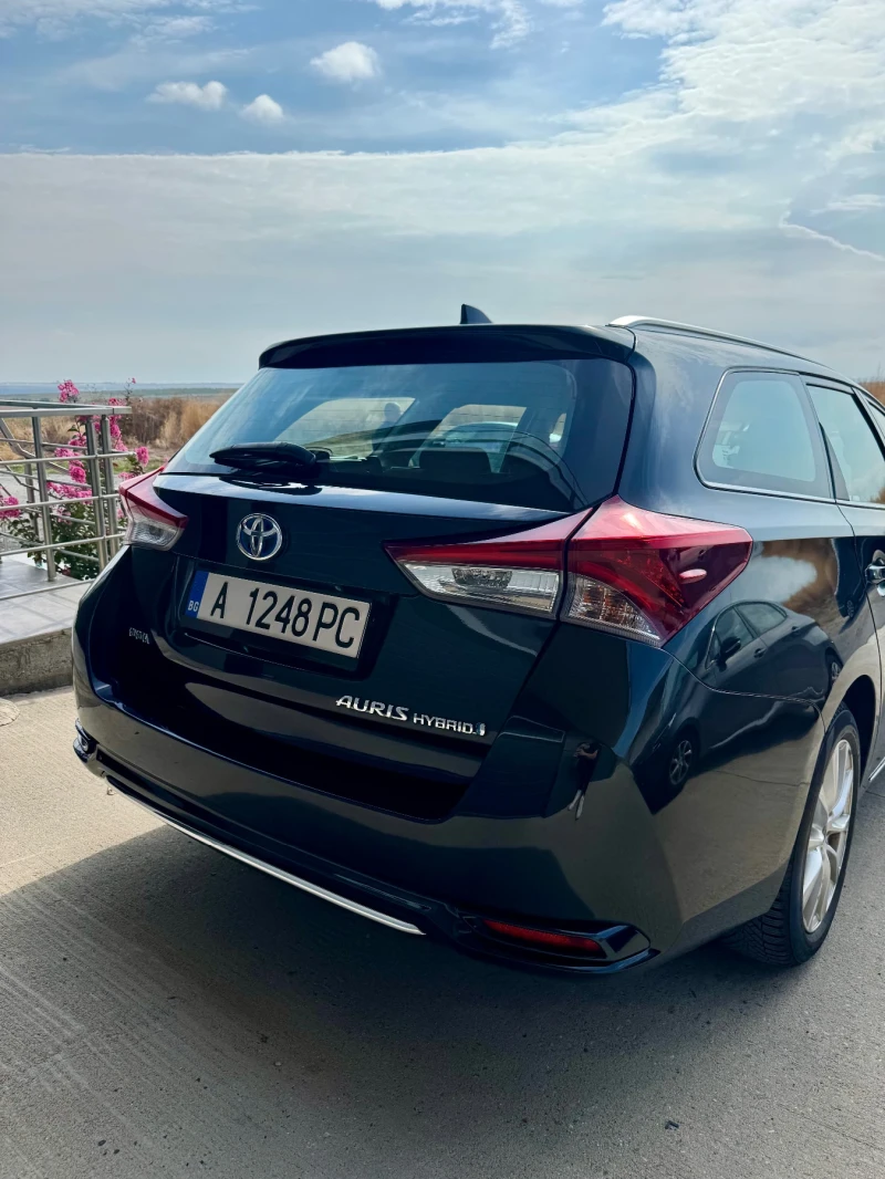 Toyota Auris 1.8 - Hybrid, снимка 6 - Автомобили и джипове - 52646063