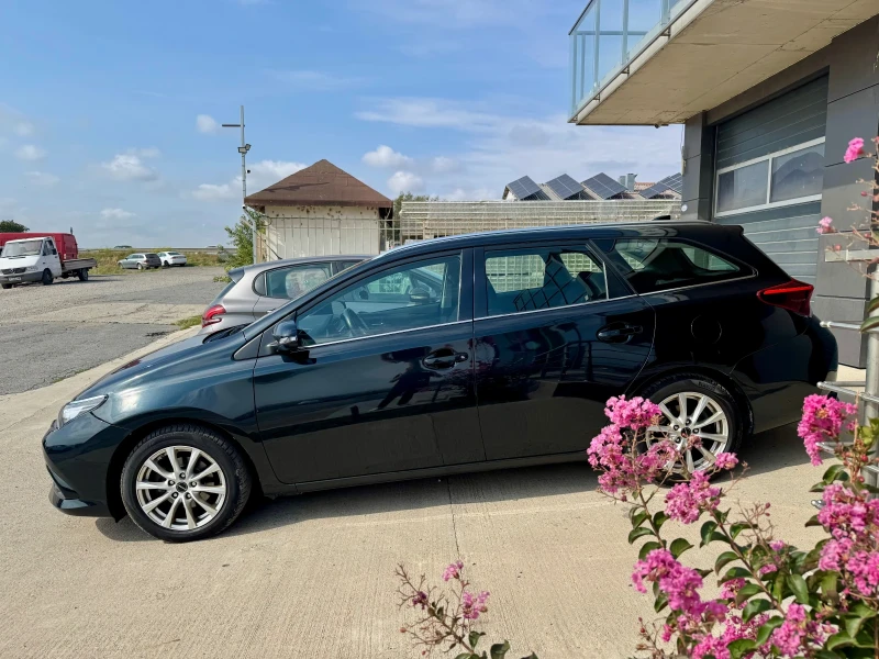 Toyota Auris 1.8 - Hybrid, снимка 4 - Автомобили и джипове - 52646063