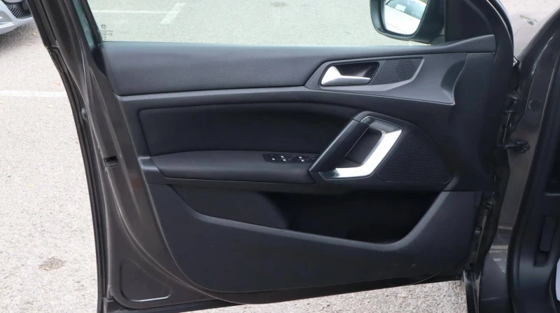 Peugeot 308 1.6HDI/SW Active/Автомат/Навигация/FullLed, снимка 7 - Автомобили и джипове - 51897085