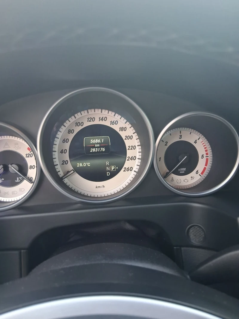 Mercedes-Benz E 200, снимка 9 - Автомобили и джипове - 52837148