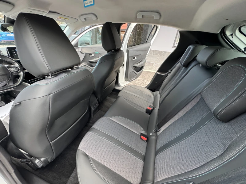 Peugeot 208 1.2 GT-LINE 6 SPEED, снимка 11 - Автомобили и джипове - 52514355