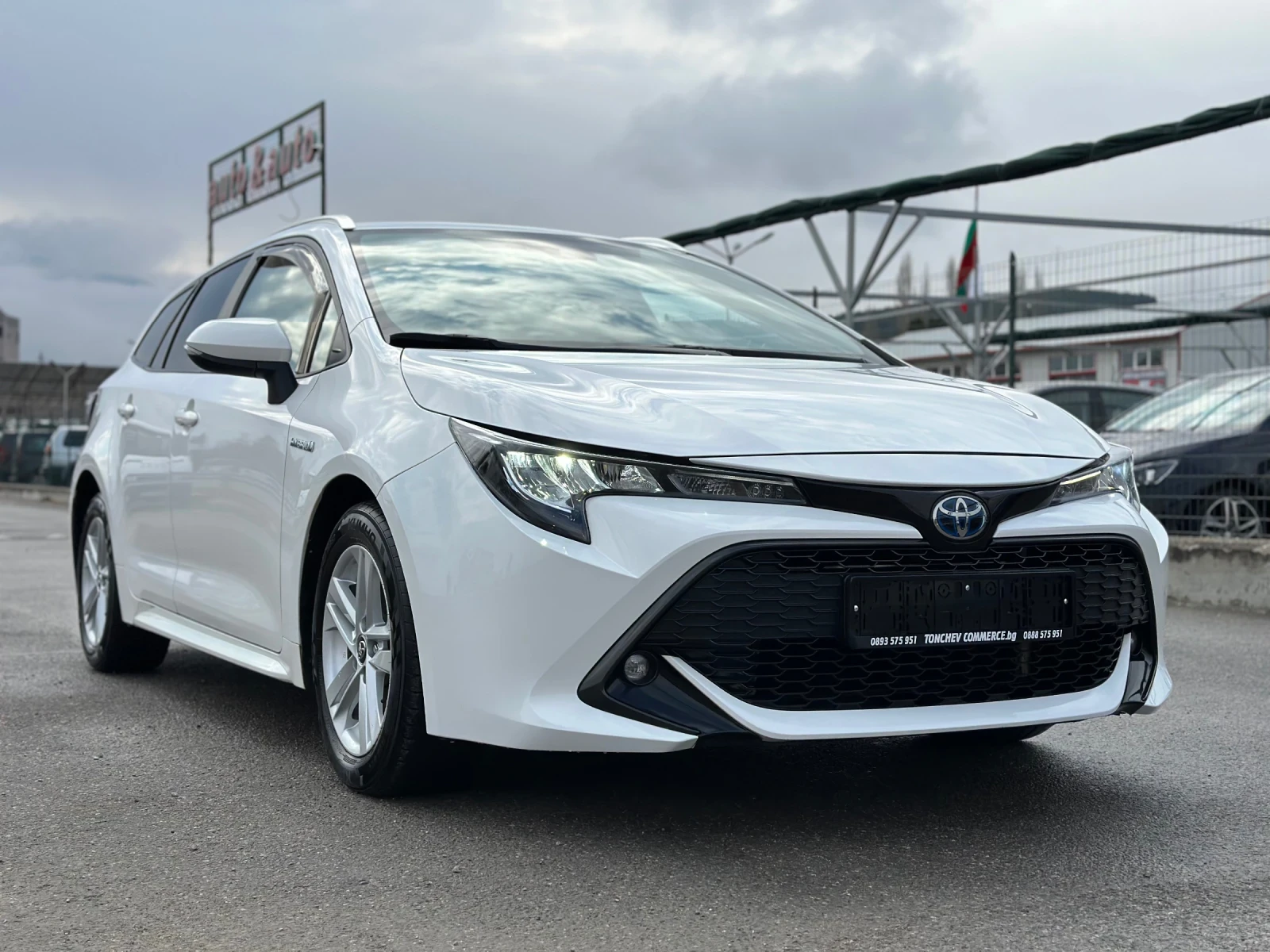 Toyota Corolla 1.8-hybrid-146.205km-NEW-LED-KEYLES-KAMERA-TOP - [1] 