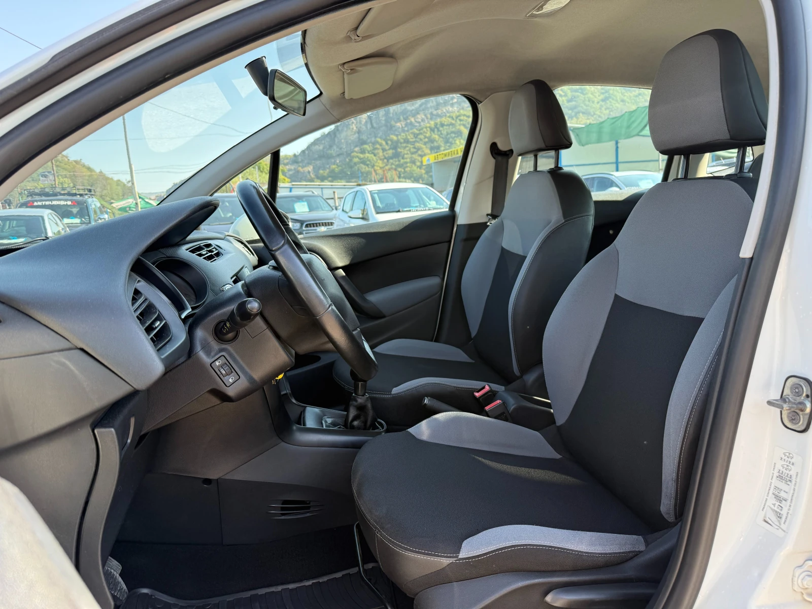 Citroen C3 1.2i Напълно Обсужена с регистрация всичко платено - изображение 10