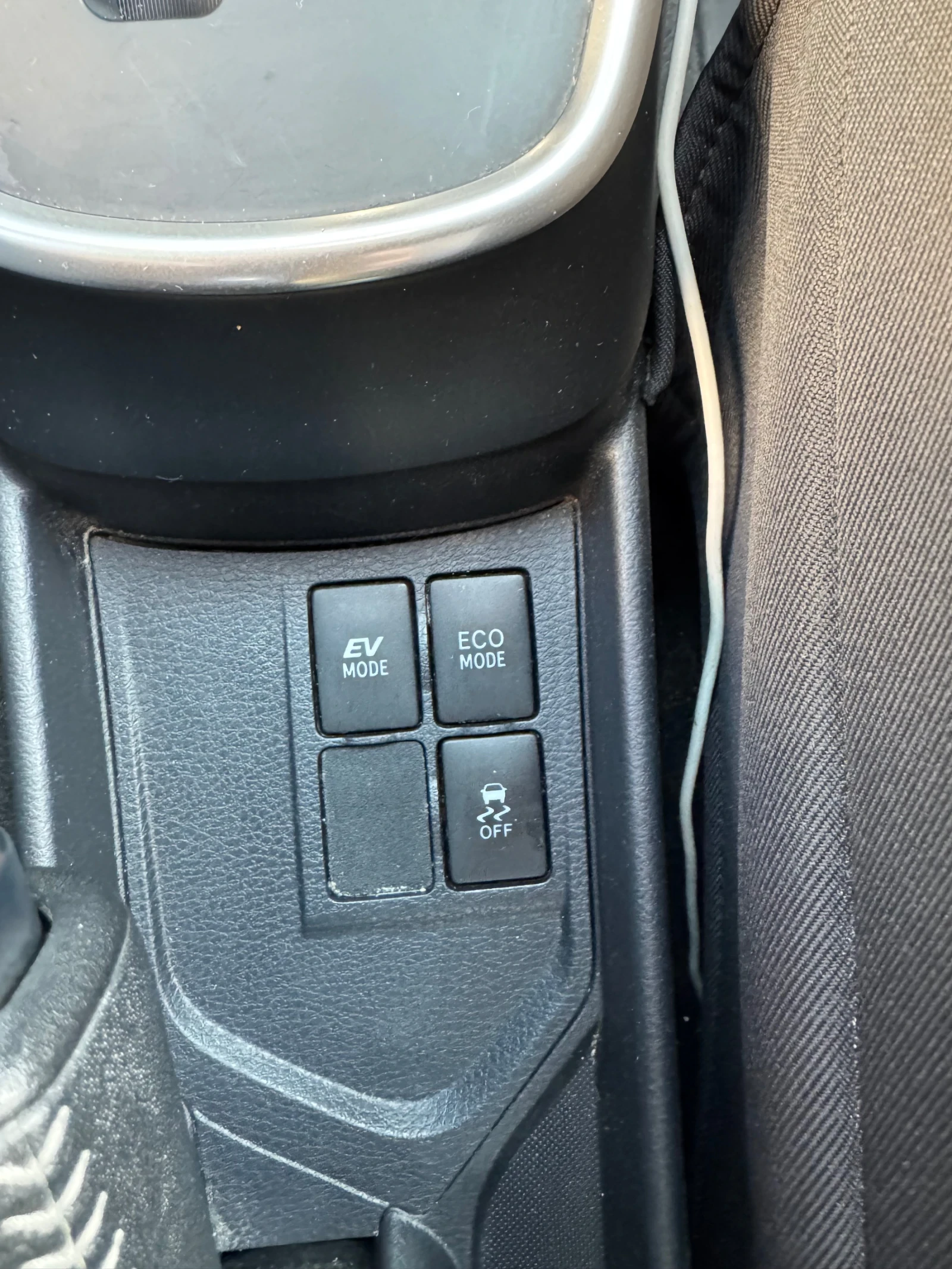 Toyota Yaris Hybrid , снимка 15 - Автомобили и джипове - 53832798