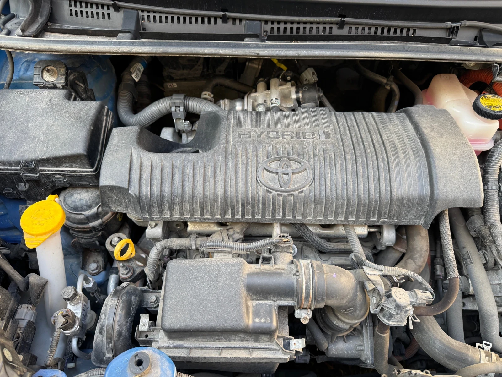 Toyota Yaris Hybrid , снимка 17 - Автомобили и джипове - 53832798