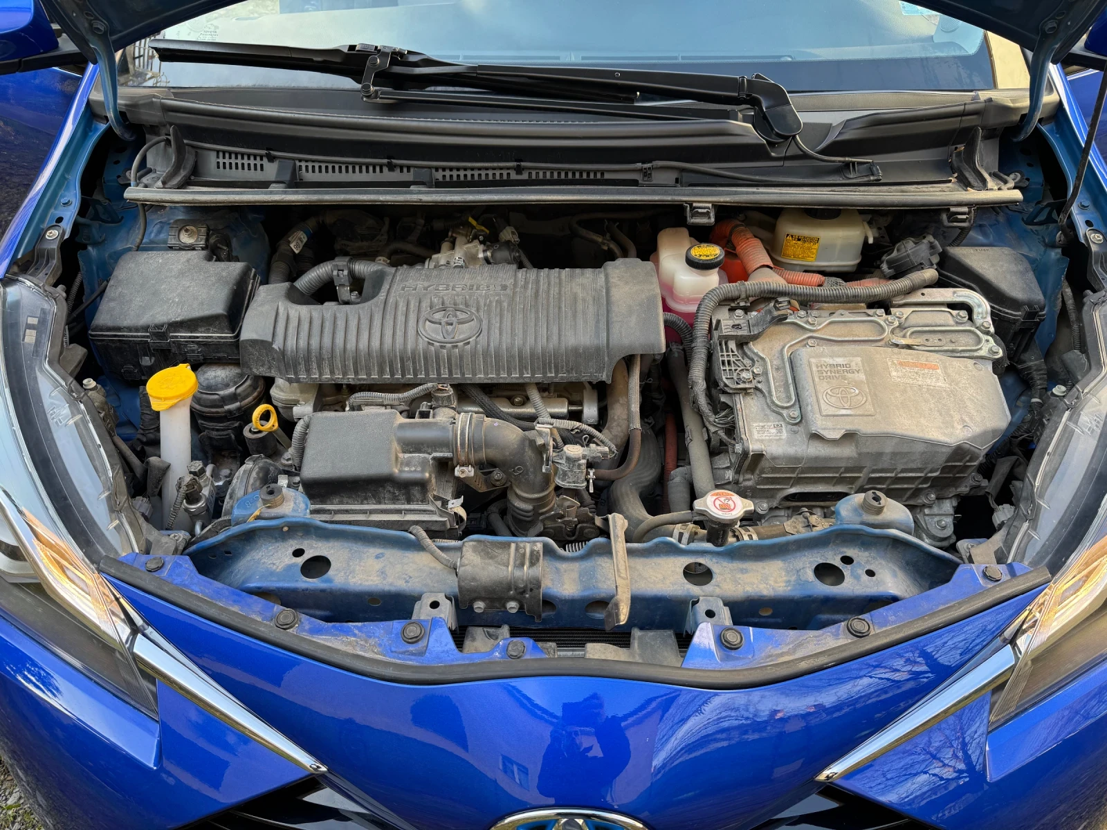 Toyota Yaris Hybrid , снимка 16 - Автомобили и джипове - 53832798