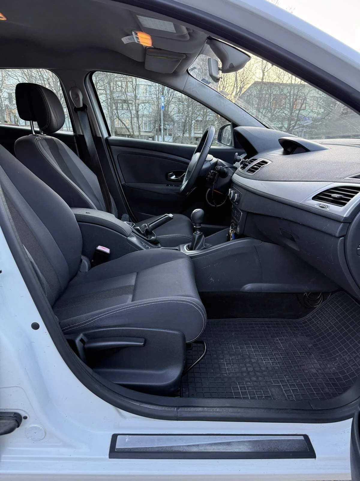 Renault Megane, снимка 8 - Автомобили и джипове - 53865501