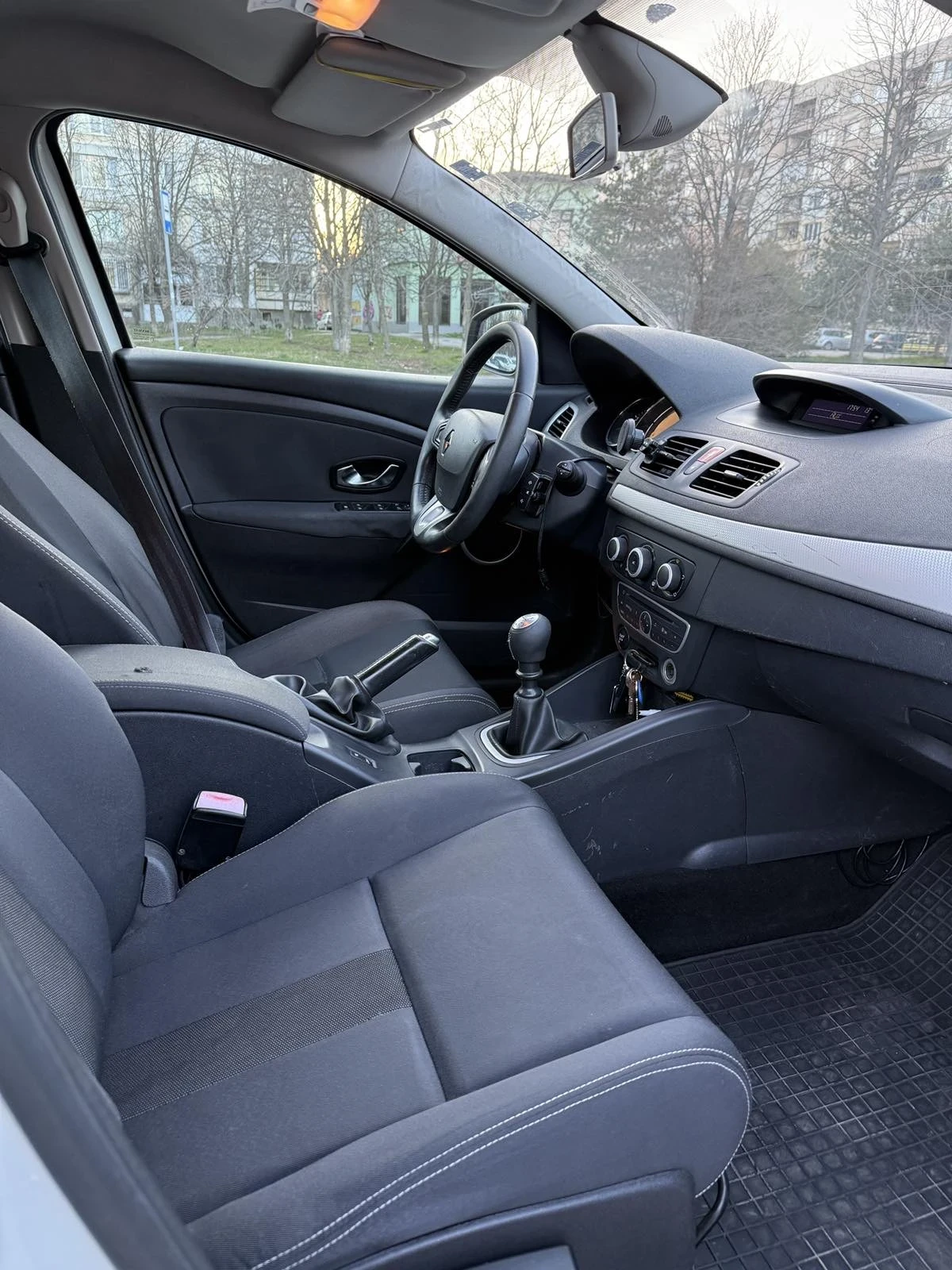 Renault Megane, снимка 6 - Автомобили и джипове - 53865501