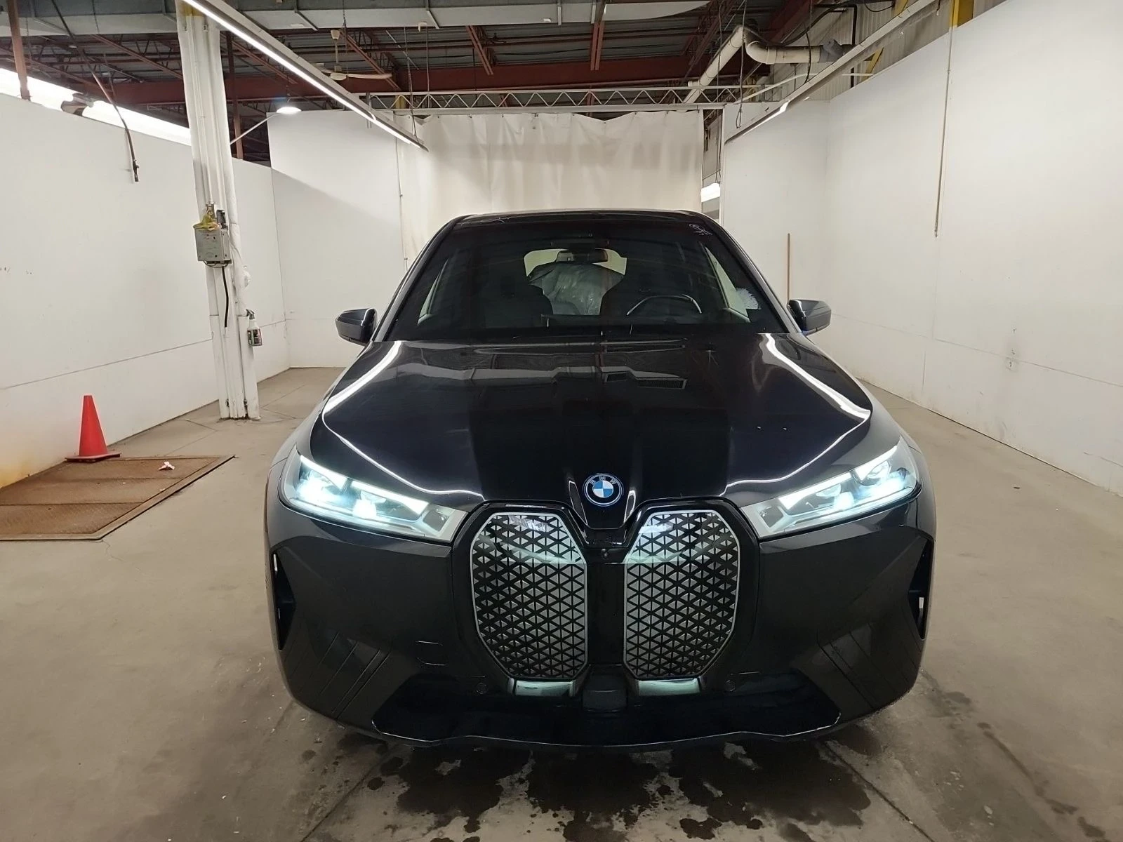BMW iX M-pkg| Distronic| H/K| Soft-Close| HUD| Massage | Mobile.bg � ����������� 2