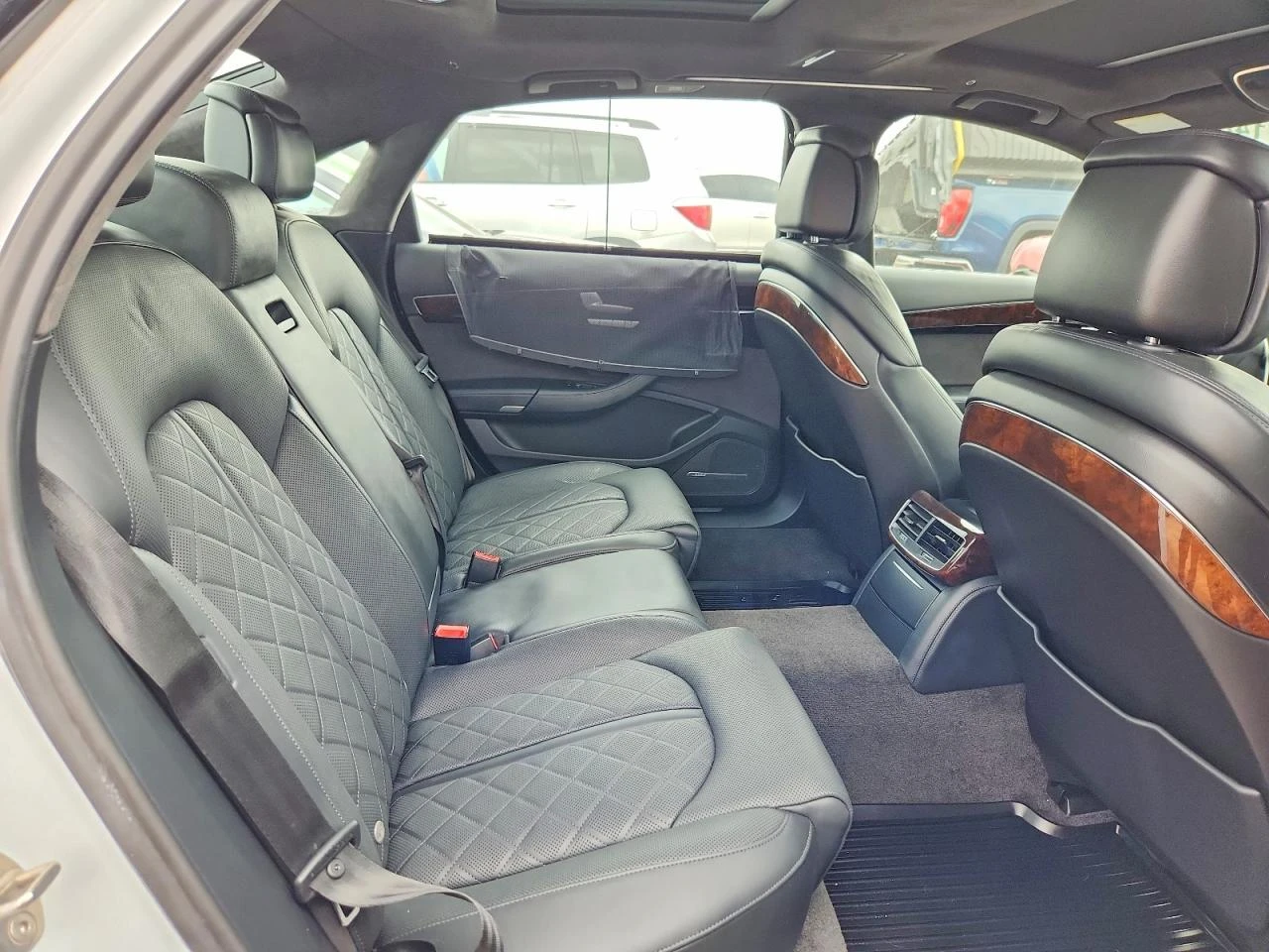 Audi A8 L QUATTRO* BOSE* подгрев* обдухване* щори* Heads-u, снимка 8 - Автомобили и джипове - 54743691