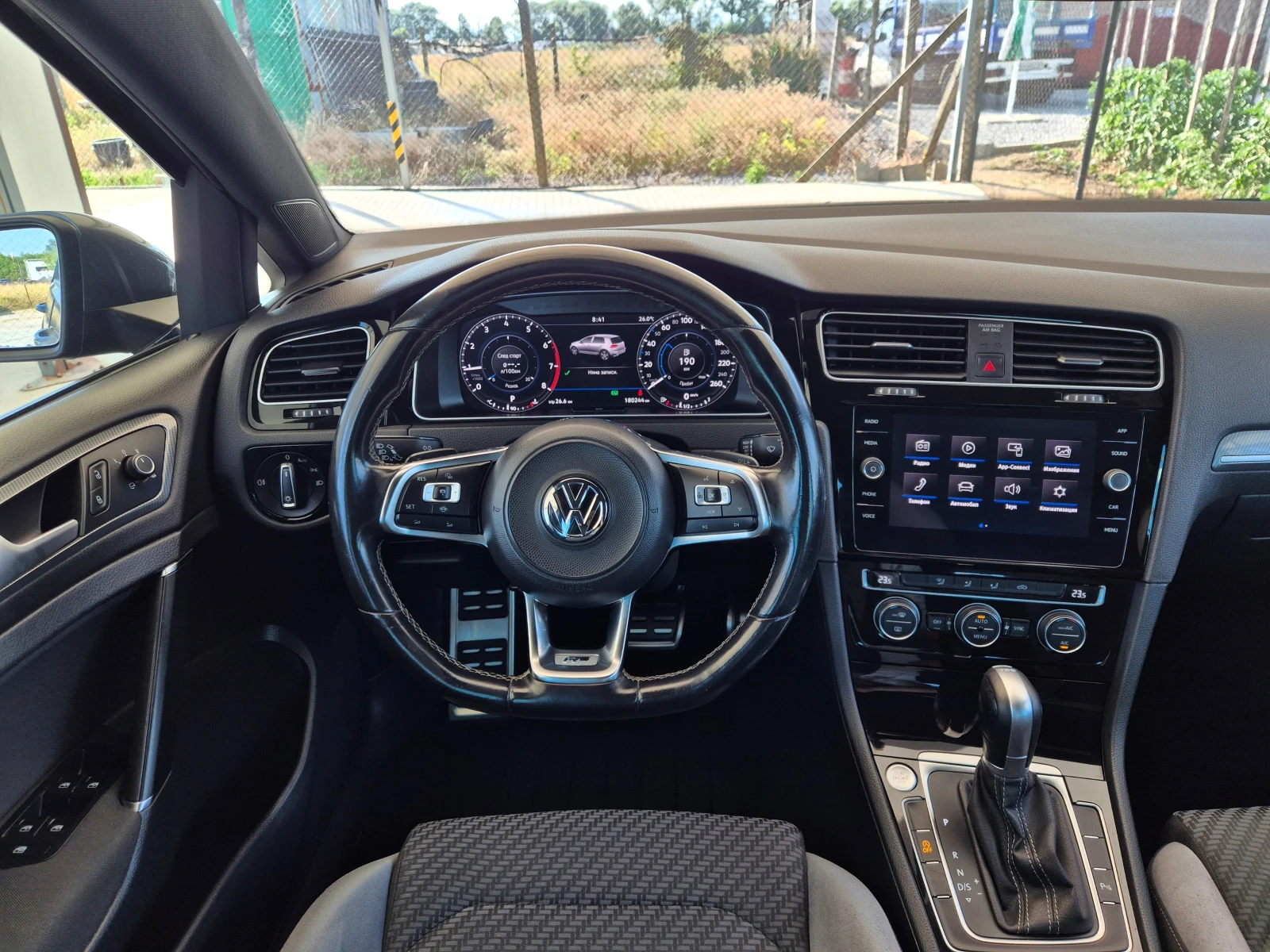 VW Golf 1.5TSI* R-Line* AUTOMAT* , снимка 14 - Автомобили и джипове - 55096319