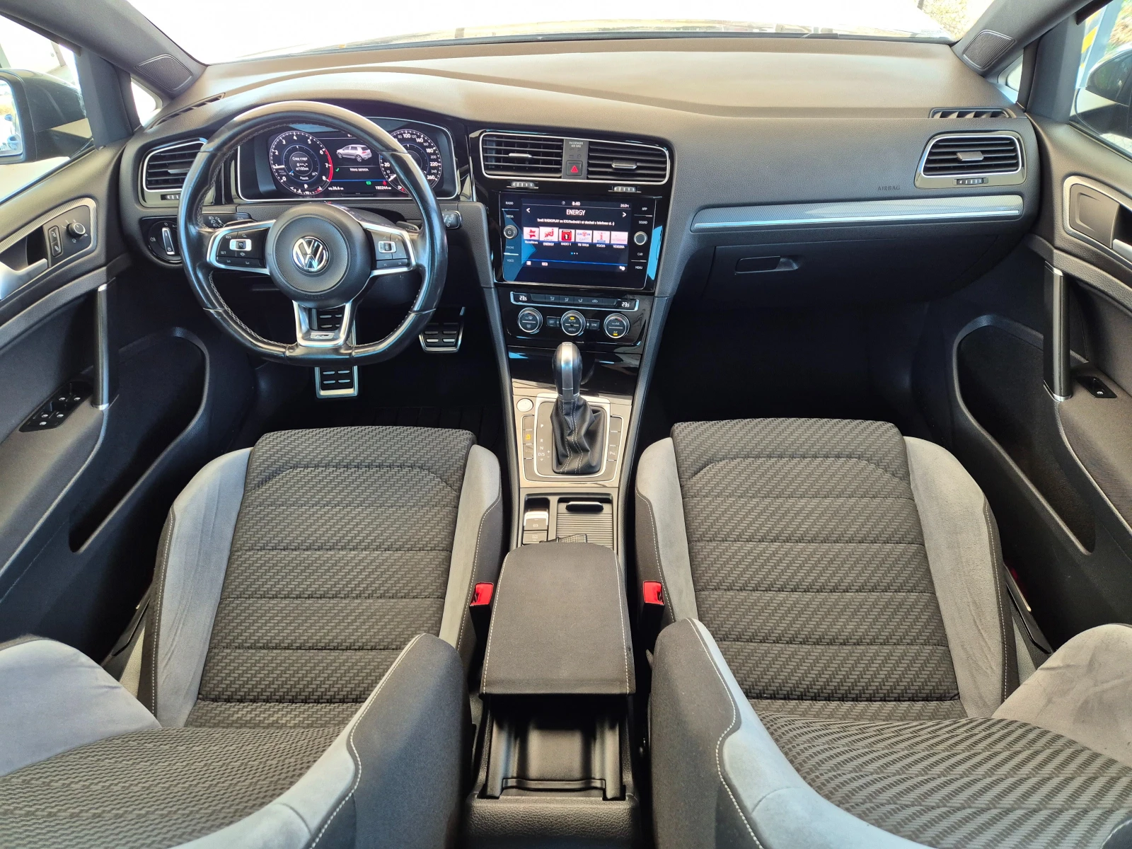 VW Golf 1.5TSI* R-Line* AUTOMAT* , снимка 12 - Автомобили и джипове - 55096319