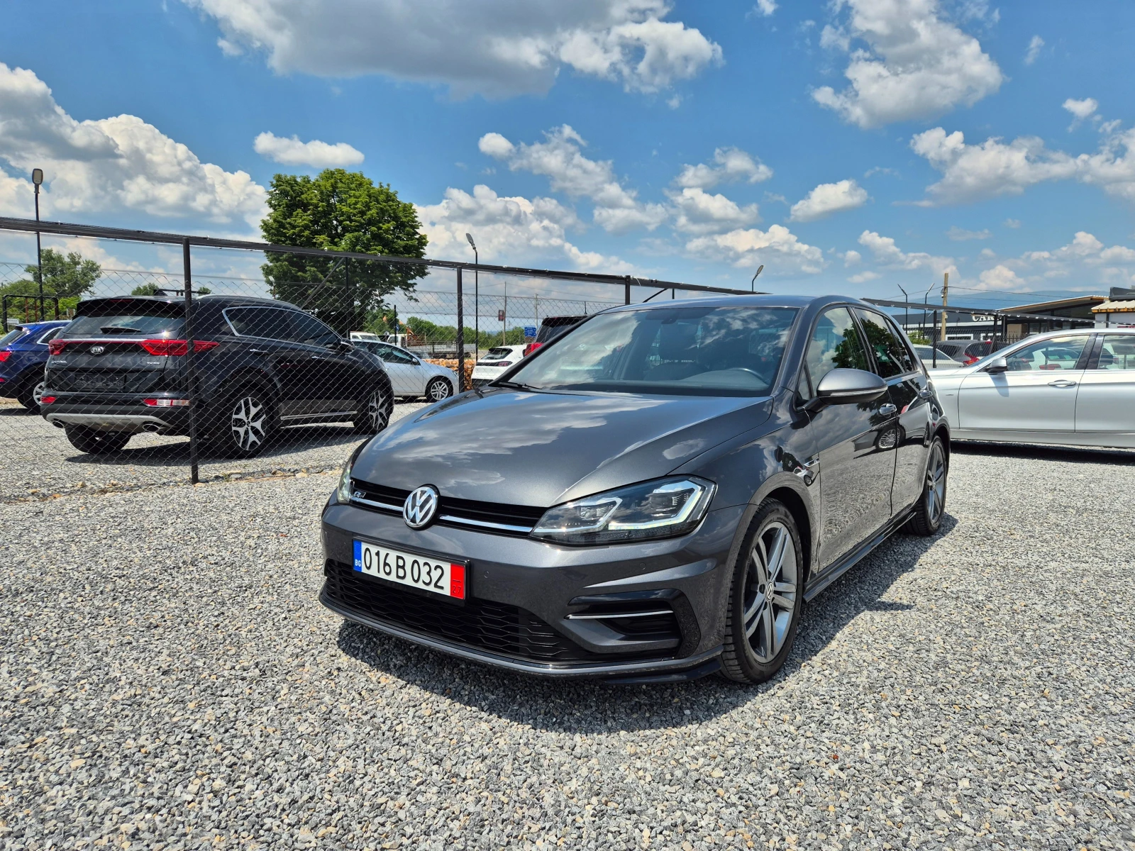 VW Golf 1.5TSI* R-Line* AUTOMAT* , снимка 2 - Автомобили и джипове - 55096319