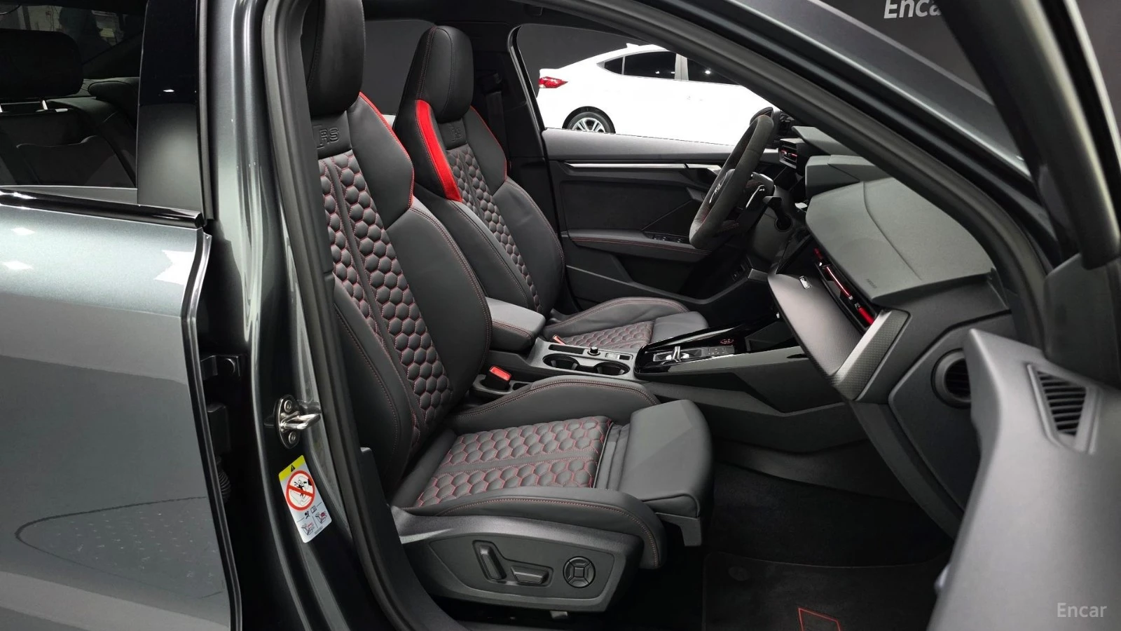 Audi Rs3 TFSI* 2.5* КОЖА* ПОДГРЕВ* НАВИ* ПАНО* КАМЕРИ, снимка 11 - Автомобили и джипове - 55505459