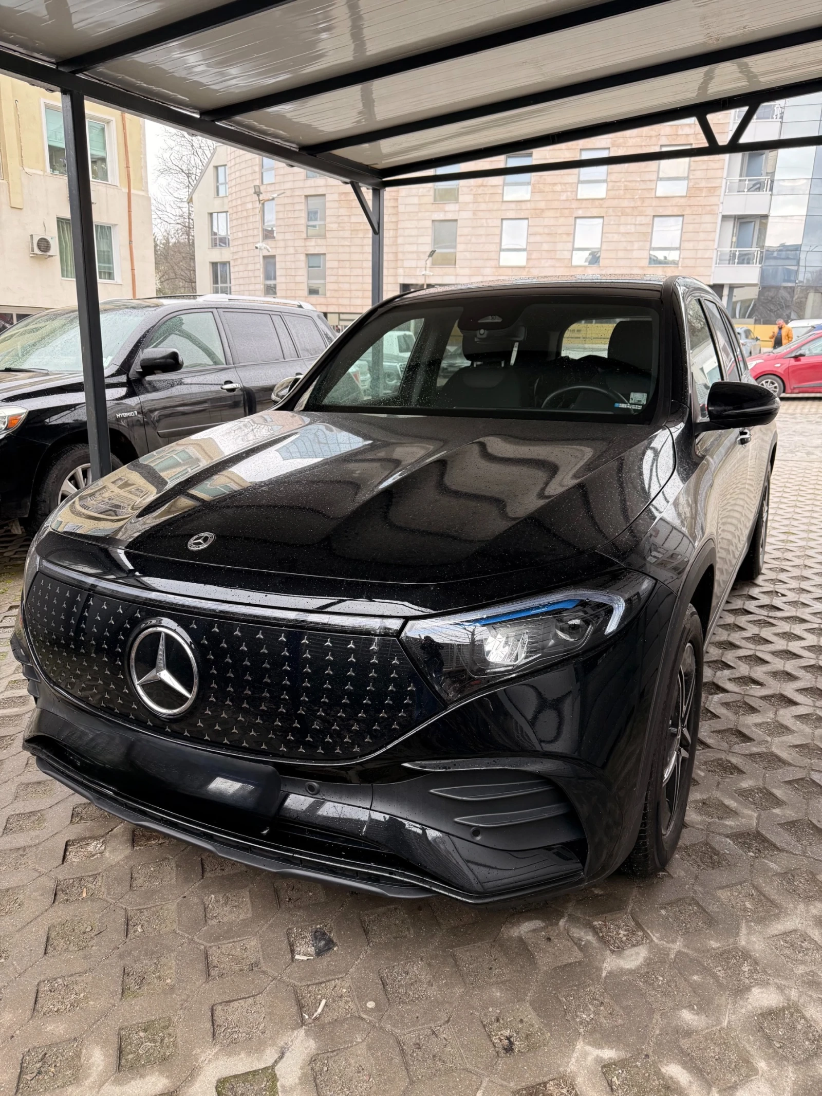 Mercedes-Benz EQB 250+ AMG| Night| Гаранция 2033| 97% Бат/Зимни гуми, снимка 7 - Автомобили и джипове - 55797894