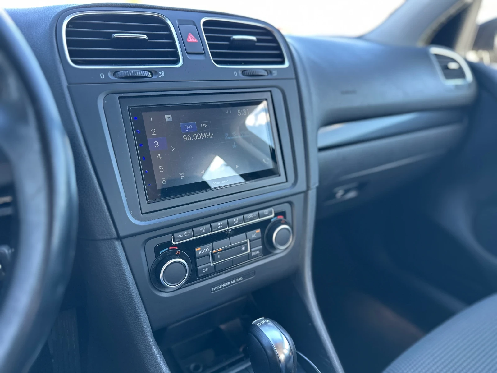 VW Golf 2.0TDI DSG/ANDROID/КЛИМАТРОНИК/ПАРКТРОНИК, снимка 16 - Автомобили и джипове - 55981518