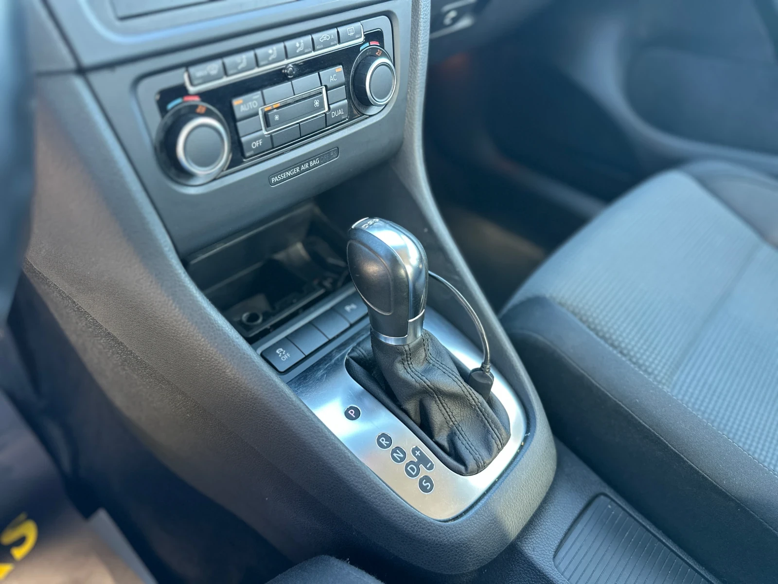VW Golf 2.0TDI DSG/ANDROID/КЛИМАТРОНИК/ПАРКТРОНИК, снимка 14 - Автомобили и джипове - 55981518