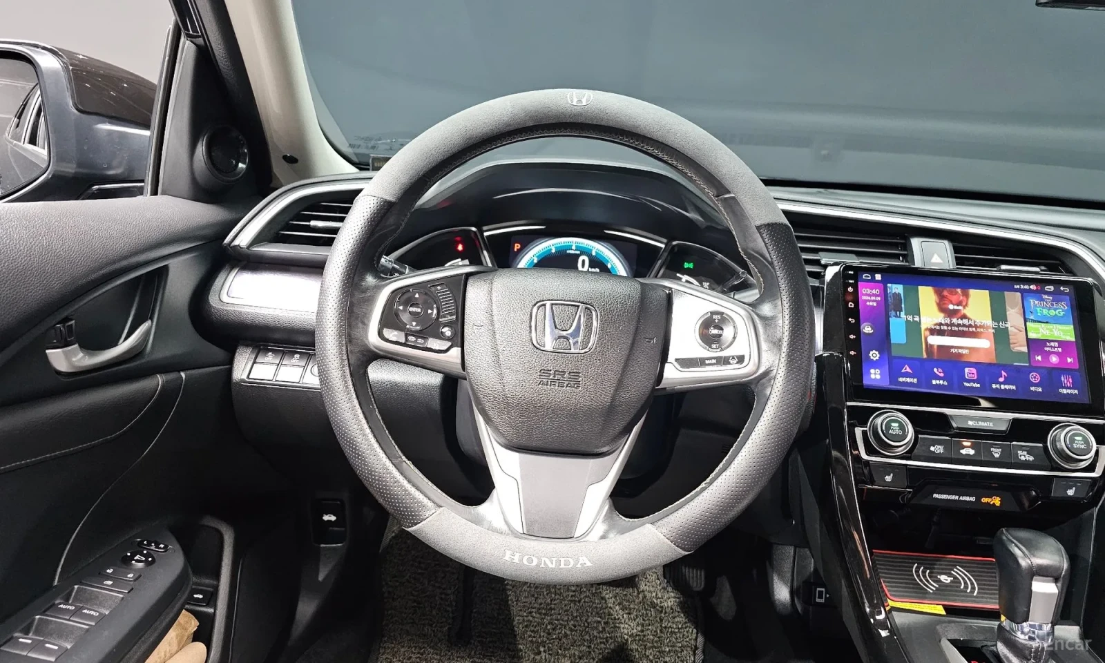 Honda Civic 1.5T, Type R packet\Distronic, снимка 13 - Автомобили и джипове - 56257548