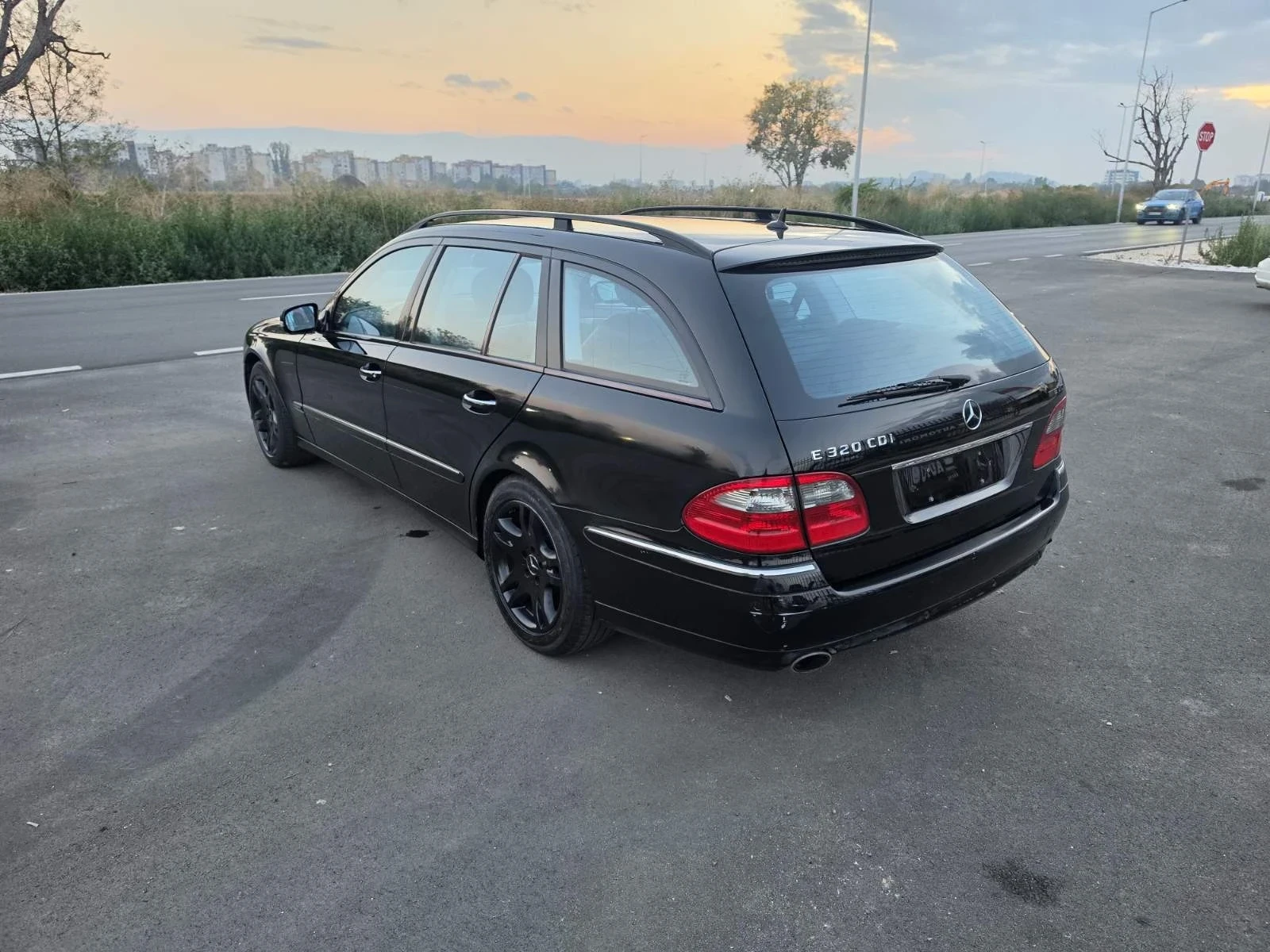 Mercedes-Benz E 320 3.0 CDI EVO, снимка 3 - Автомобили и джипове - 56621584